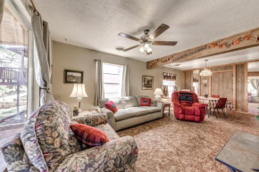 Cozy Cabin with Deck Less Than 1 Mi to Midtown Ruidoso!